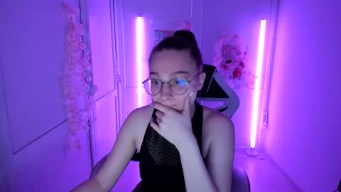 Amelie online show from 05/22/26, 09:04