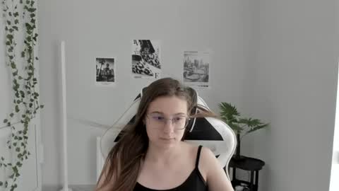 Snapshot of queen_amelie chatting on 06/23/26, 09:07 Amelie online show from 06/23/26, 09:07