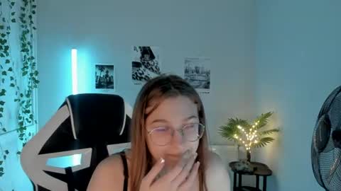 Snapshot of queen_amelie chatting on 07/13/26, 08:06 Amelie online show from 07/13/26, 08:06