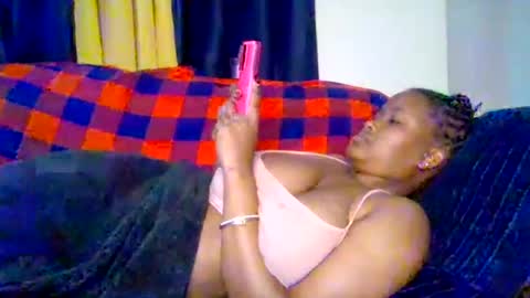 Snapshot of queen_doli chatting on 07/20/26, 02:04 queen_doli online show from 07/20/26, 02:04