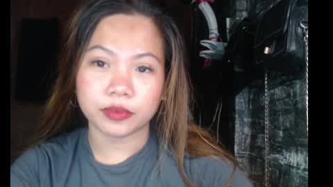 Snapshot of queen_fucker23 chatting on 12/17/25, 07:42 Angel online show from 12/17/25, 07:42