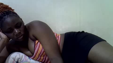 Snapshot of queen_leilla chatting on 06/16/26, 02:47 queen_leilla online show from 06/16/26, 02:47
