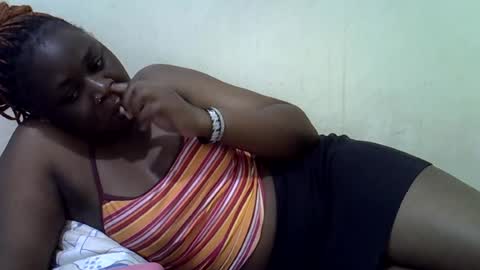 Snapshot of queen_leilla chatting on 06/17/26, 02:58 queen_leilla online show from 06/17/26, 02:58