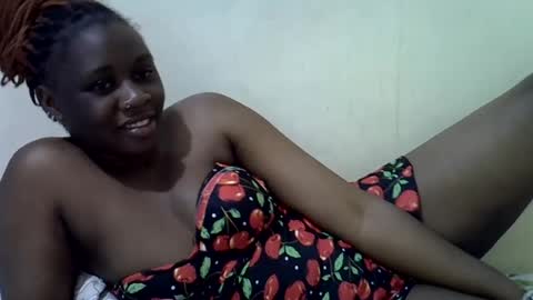 Snapshot of queen_leilla chatting on 06/25/26, 04:56 queen_leilla online show from 06/25/26, 04:56