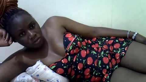 Snapshot of queen_leilla chatting on 06/28/26, 04:29 queen_leilla online show from 06/28/26, 04:29