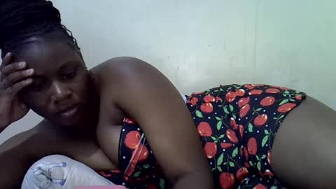 Snapshot of queen_leilla chatting on 07/15/26, 06:29 queen_leilla online show from 07/15/26, 06:29