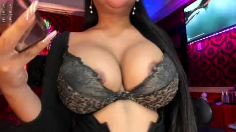 Snapshot of queen_lily chatting on 01/15/25, 06:22 Lily online show from 01/15/25, 06:22