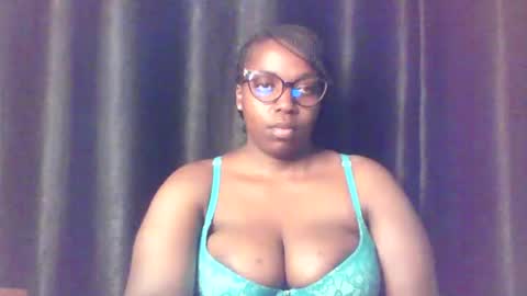 Snapshot of queen_melanine chatting on 06/05/26, 06:52 QUEEN online show from 06/05/26, 06:52