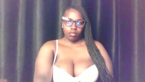 Snapshot of queen_melanine chatting on 06/07/26, 03:43 QUEEN online show from 06/07/26, 03:43