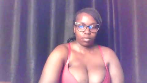 Snapshot of queen_melanine chatting on 06/08/26, 03:56 QUEEN online show from 06/08/26, 03:56