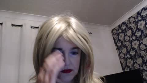 Snapshot of queen_of_the_deck chatting on 07/19/26, 01:20 Topaz blue dreamo989n999 online show from 07/19/26, 01:20