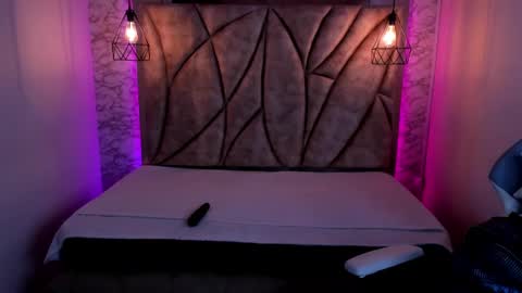 Snapshot of queen_perla_ chatting on 01/16/25, 11:37 online show from 01/16/25, 11:37