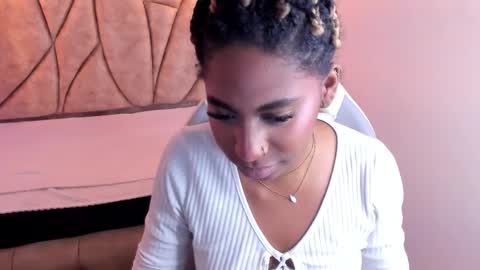 Snapshot of queen_perla_ chatting on 01/18/25, 03:38 online show from 01/18/25, 03:38