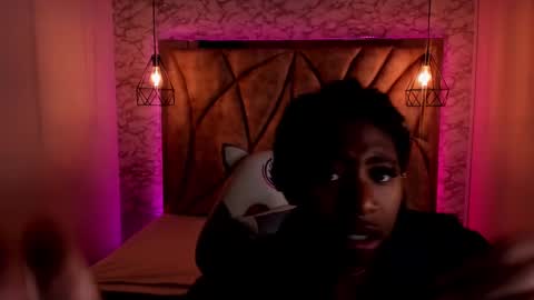 Snapshot of queen_perla_ chatting on 01/23/25, 11:48 online show from 01/23/25, 11:48