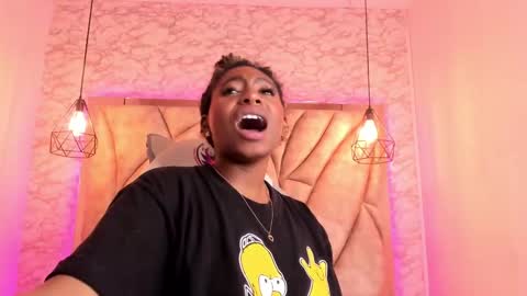 Snapshot of queen_perla_ chatting on 01/29/25, 06:18 online show from 01/29/25, 06:18