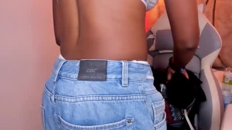 Snapshot of queen_perla_ chatting on 02/07/25, 11:45 online show from 02/07/25, 11:45