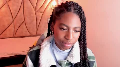 Snapshot of queen_perla_ chatting on 03/12/25, 07:59 online show from 03/12/25, 07:59