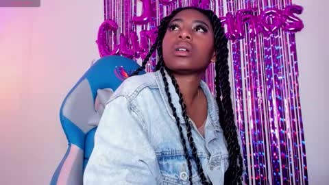 Snapshot of queen_perla_ chatting on 10/19/25, 12:28 online show from 10/19/25, 12:28