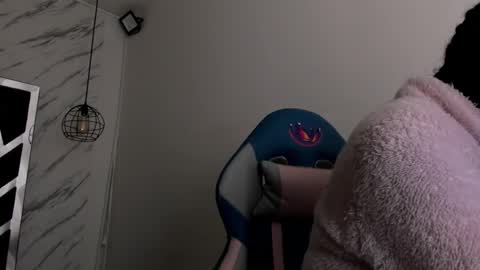 Snapshot of queen_perla_ chatting on 11/01/25, 11:45 online show from 11/01/25, 11:45