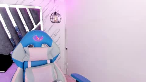 Snapshot of queen_perla_ chatting on 11/14/25, 11:20 online show from 11/14/25, 11:20