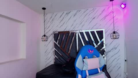 Snapshot of queen_perla_ chatting on 11/20/25, 11:43 online show from 11/20/25, 11:43