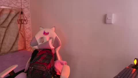 Snapshot of queen_perla_ chatting on 11/24/25, 11:21 online show from 11/24/25, 11:21