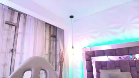 Snapshot of queen_perla_ chatting on 06/19/26, 12:09 online show from 06/19/26, 12:09