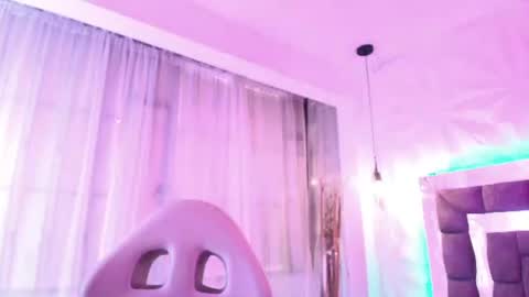 Snapshot of queen_perla_ chatting on 06/23/26, 12:14 online show from 06/23/26, 12:14