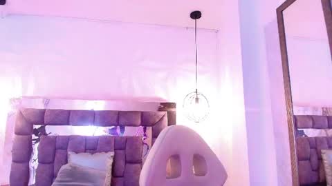 Snapshot of queen_perla_ chatting on 07/01/26, 12:07 online show from 07/01/26, 12:07