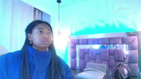 Snapshot of queen_perla_ chatting on 07/03/26, 12:11 online show from 07/03/26, 12:11