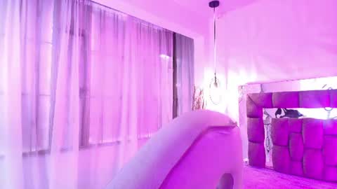Snapshot of queen_perla_ chatting on 07/05/26, 12:23 online show from 07/05/26, 12:23
