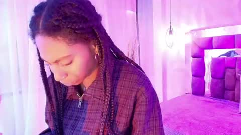 Snapshot of queen_perla_ chatting on 07/16/26, 12:33 online show from 07/16/26, 12:33