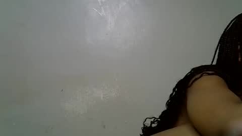 queen_polite online show from 12/15/25, 08:40