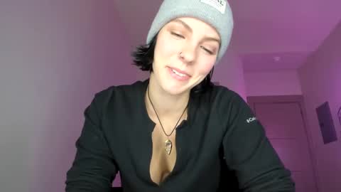 Snapshot of queenb2626 chatting on 12/15/24, 02:30 Queen Blaire online show from 12/15/24, 02:30