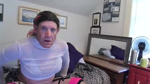 queencharlene online show from 09/18/25, 12:29