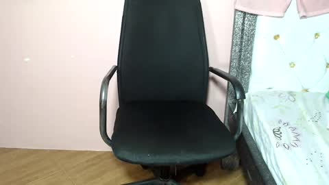 queenchloe1 online show from 04/15/26, 06:26