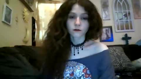 queencrimsonlvx online show from 06/01/26, 10:17