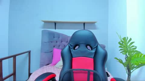 Snapshot of queengrett chatting on 03/02/26, 06:48 Queen online show from 03/02/26, 06:48