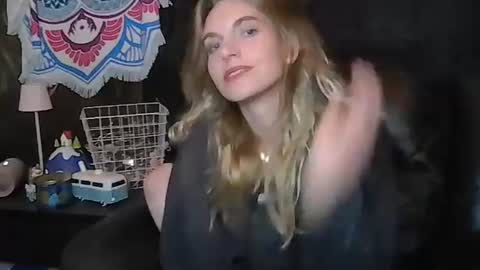 Queen Hazy online show from 10/31/25, 01:28