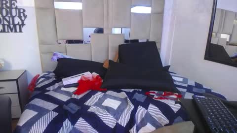 QUEENJEENN online show from 12/14/24, 12:11