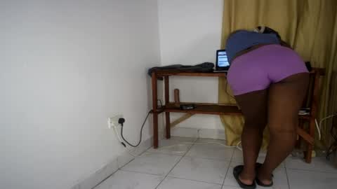 Nina online show from 04/12/26, 06:51