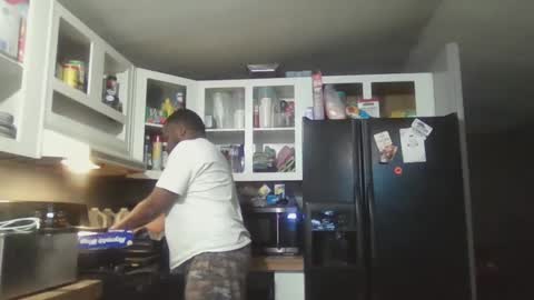 Snapshot of queenking55 chatting on 02/14/25, 05:19 Queen N King Fun Night online show from 02/14/25, 05:19