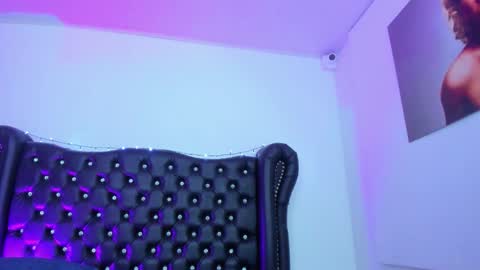 Snapshot of queenlatina10 chatting on 02/25/26, 07:01 Andrea online show from 02/25/26, 07:01