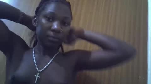 queenluiza199400 online show from 04/13/26, 10:43