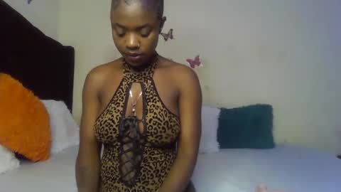 queenmavela_ online show from 01/18/26, 08:12