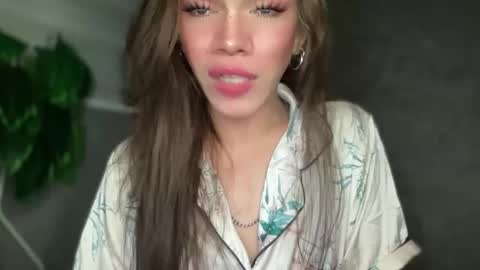 Snapshot of queenn_xxx chatting on 12/14/25, 12:27 QUEEN online show from 12/14/25, 12:27