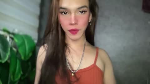 Snapshot of queenn_xxx chatting on 02/15/26, 10:28 QUEEN online show from 02/15/26, 10:28