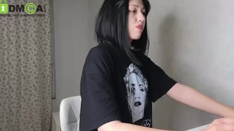 Snapshot of queenofwandss chatting on 09/15/25, 09:26 follow my new insta online show from 09/15/25, 09:26