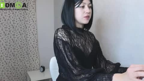 Snapshot of queenofwandss chatting on 09/17/25, 10:11 follow my new insta online show from 09/17/25, 10:11