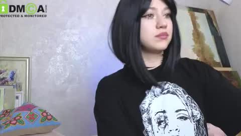 Snapshot of queenofwandss chatting on 09/23/25, 05:49 follow my new insta online show from 09/23/25, 05:49